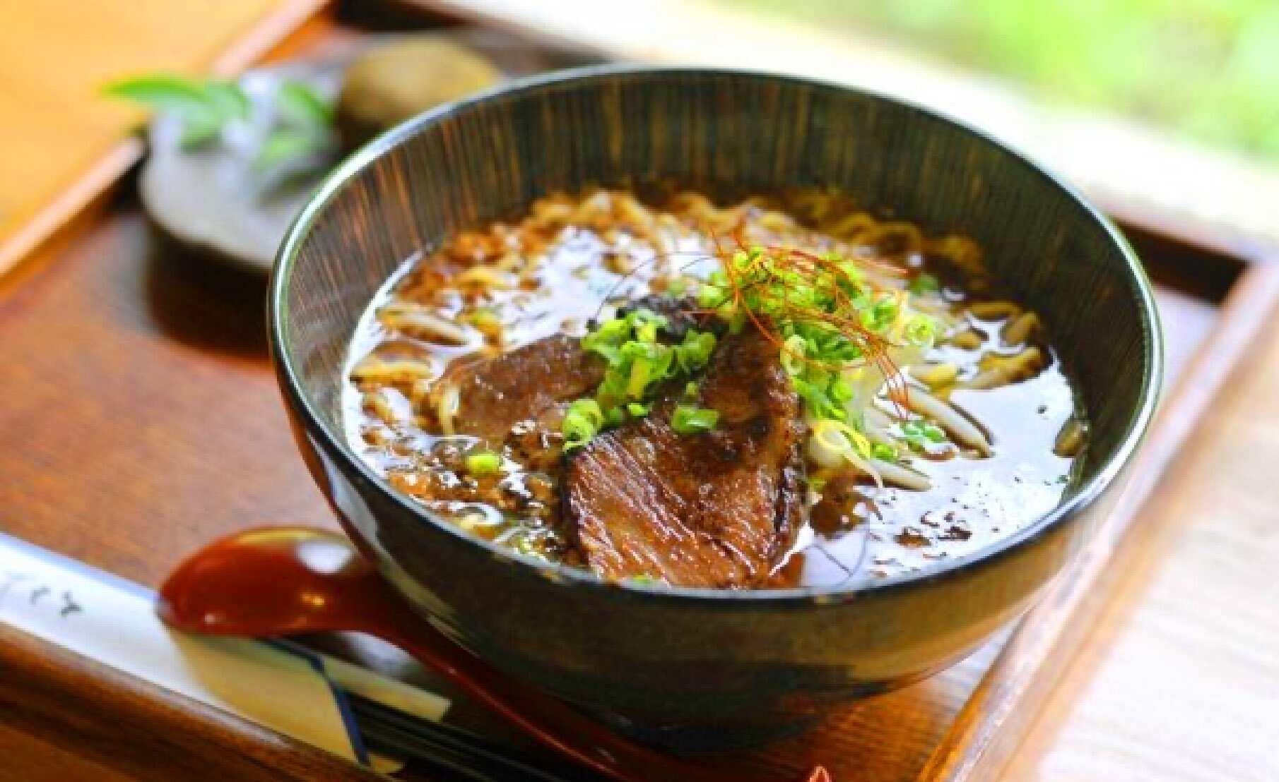 津野山牛角煮丼