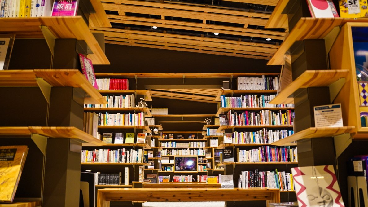 梼原産の木材を活かした学びと憩いの場「梼原町立図書館(雲の上の図書館)」