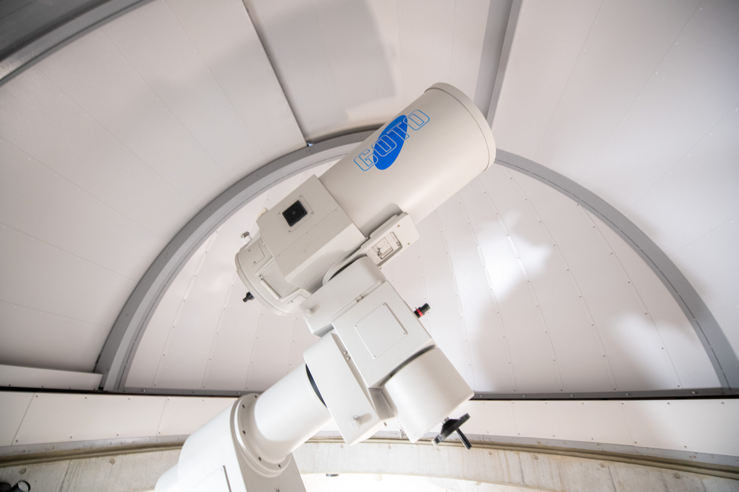 五藤光学研究所製の主鏡直径45cmカセグレン式の望遠鏡