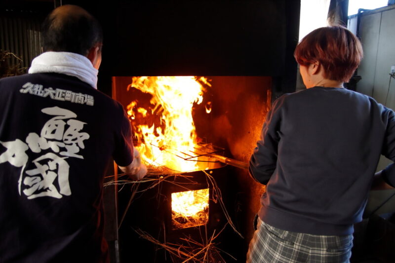 田中鮮魚店（久礼大正町市場内）の藁焼きタタキ体験プランの料金が変更になります（2025.3.1～）